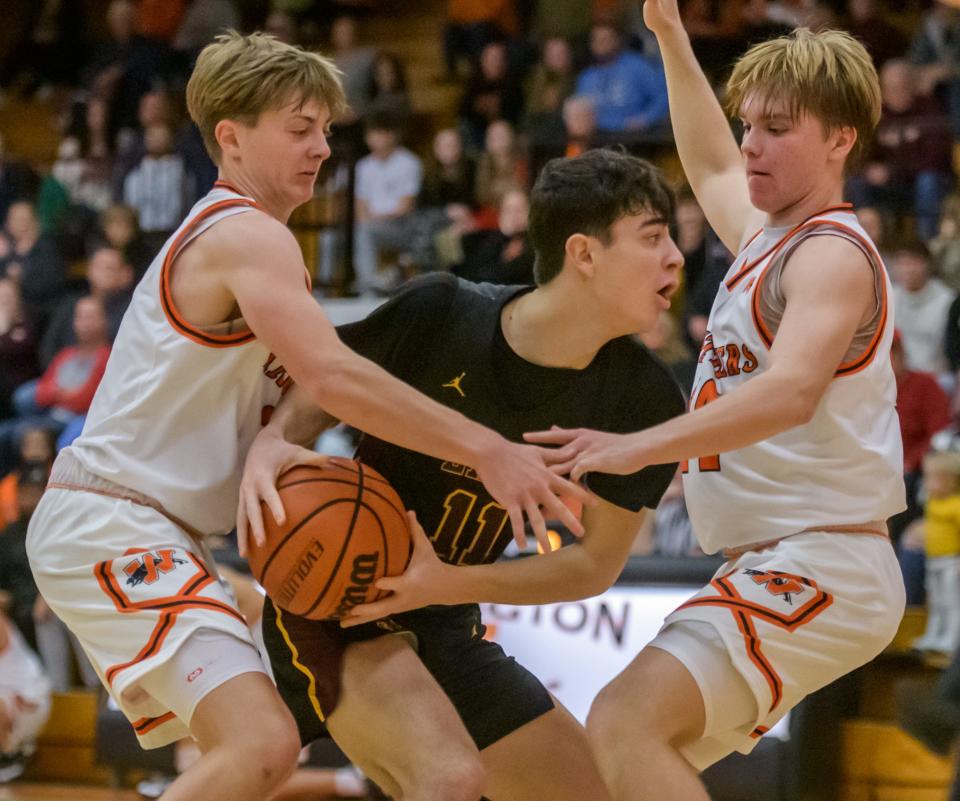 Washington's Jake Stewart, left, and Gabe Patterson pressure East Peoria's Jack Dubois in the second half Friday, Dec. 16, 2022 in Washington. The Raiders fell to the Panthers 52-45.