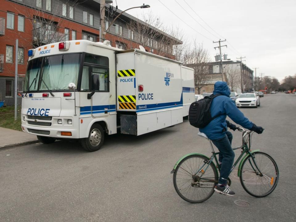 A 35-year-old mother stabbed her two young daughters in an apartment in Montreal's Villeray neighbourhood on April, 25, 2020.  (Ivanoh Demers/Radio-Canada - image credit)