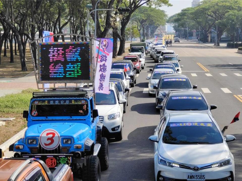 國民黨總統候選人侯友宜故鄉在嘉義縣朴子市，7日有一群在青、壯年朋友自發性站出來，以車隊遊行方式替侯友宜宣傳。（吳品叡提供∕呂妍庭嘉義傳真）