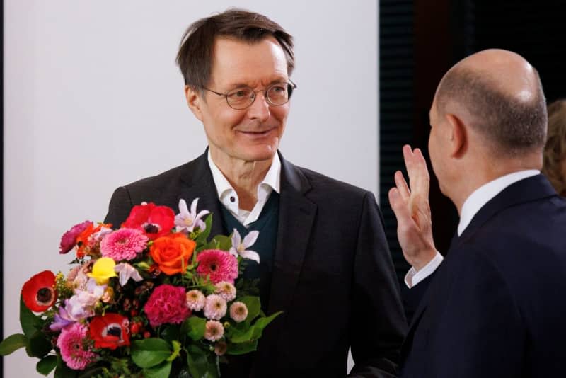 German Chancellor Olaf Scholz (R) presents a bouquet of flowers to Karl Lauterbach, German Minister of Health, on his birthday before the start of the German Cabinet meeting in the Federal Chancellery. Carsten Koall/dpa