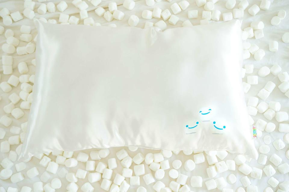 <p>Courtesy of JET-PUFFED</p> JET-PUFFED Marshmallow Pillow