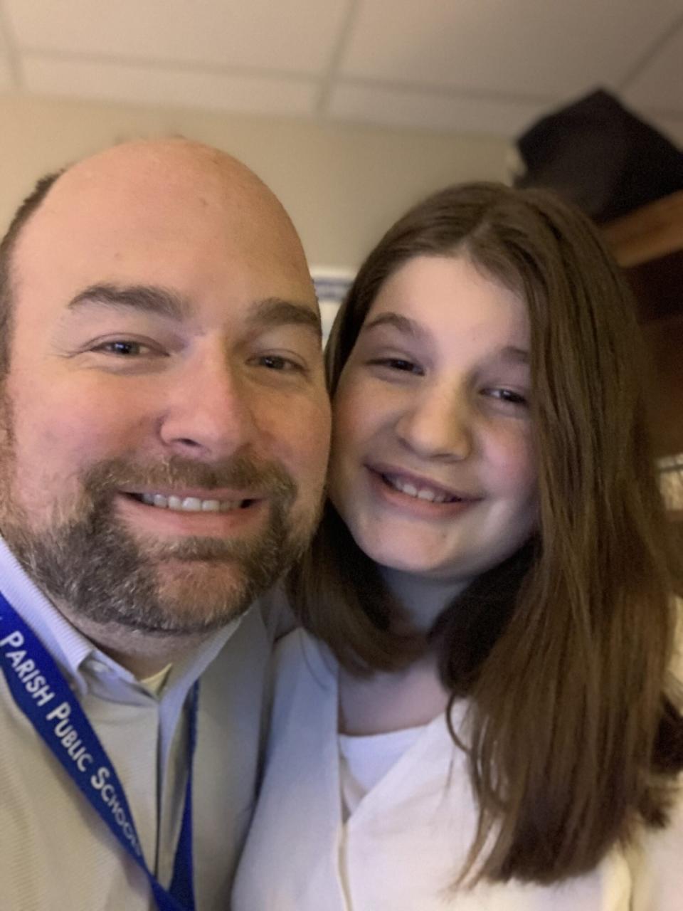 Dad Writes Over 690 Inspiring Lunch Notes to Daughter to Ease Her Anxiety at School: 'Be Present'