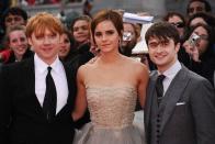 "Harry Potter und die Heiligtümer des Todes - Teil 2" (2011): Rupert Grint (links), Emma Watson and Daniel Radcliffe lassen sich zu Recht feiern. Die "Harry Potter"-Saga war im Kino sagenhaft erfolgreich. Der umsatzstärkste Teil war der letzte, mit 1,34 Milliarden Dollar Einspielsumme. (Bild: Ian Gavan/Getty Images)