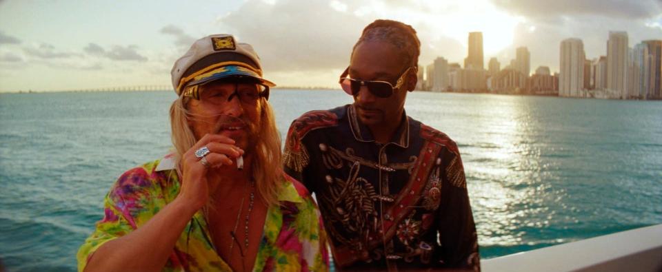 Matthew McConaughey and Snoop Dogg in "The Beach Bum." (Photo: A24)