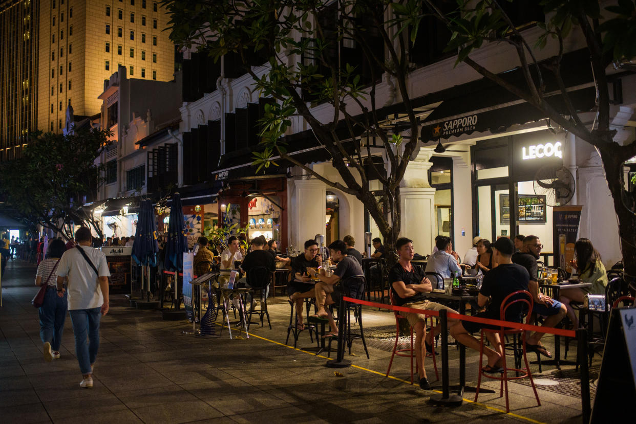 COVID restrictions at F&B establishments will soon be eased in Singapore. (Photo: Joseph Nair/NurPhoto via Getty Images)