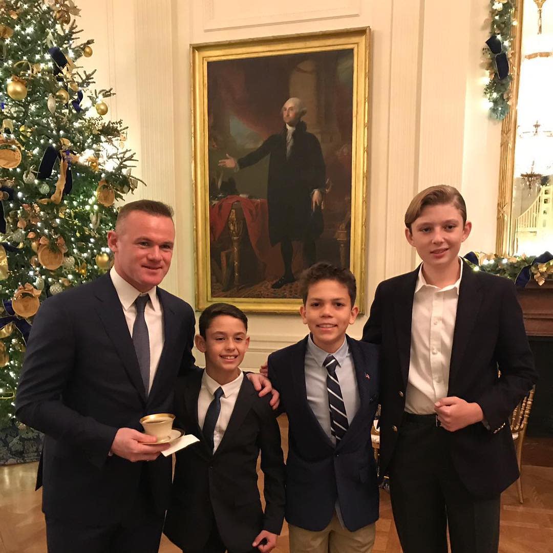 Wayne Rooney (izquierda) estuvo visitando la Casa Blanca, invitado por Trump. A la derecha, Barron Trump (hijo del presidente de Estados Unidos) <a href="https://www.instagram.com/mattmatosdc/?utm_source=ig_embed" rel="nofollow noopener" target="_blank" data-ylk="slk:. Foto: Matthew Matos/Instagram;elm:context_link;itc:0;sec:content-canvas" class="link ">. Foto: Matthew Matos/Instagram</a>