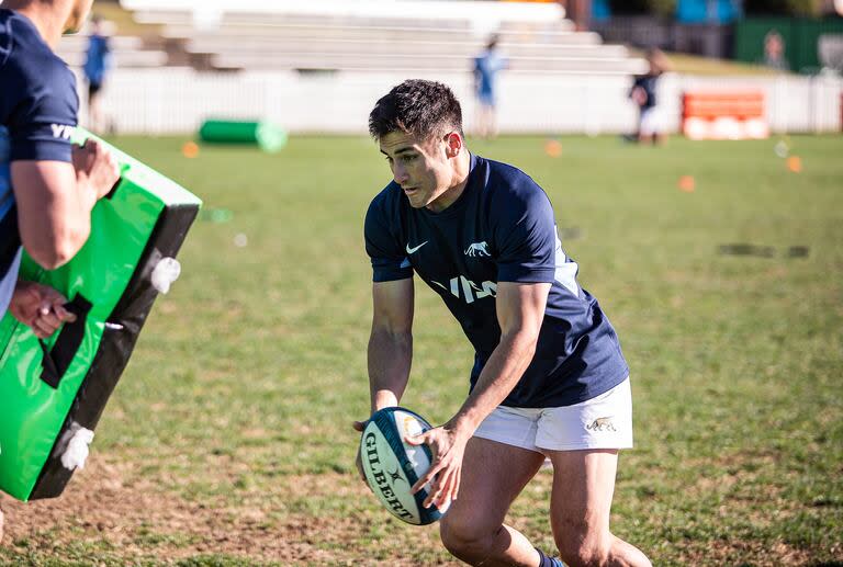 Tomás Albornoz peleará el puesto de apertura con Santiago Carreras