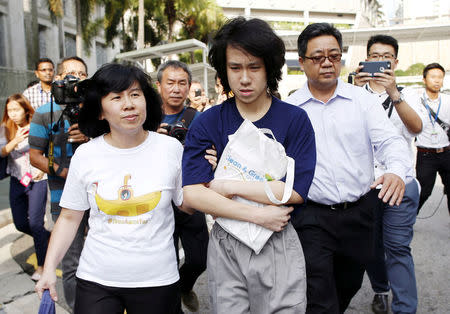 FILE PHOTO: Teen blogger Amos Yee leaves with his parents after his sentencing from the State Court in Singapore July 6, 2015. REUTERS/Edgar Su/File Photo