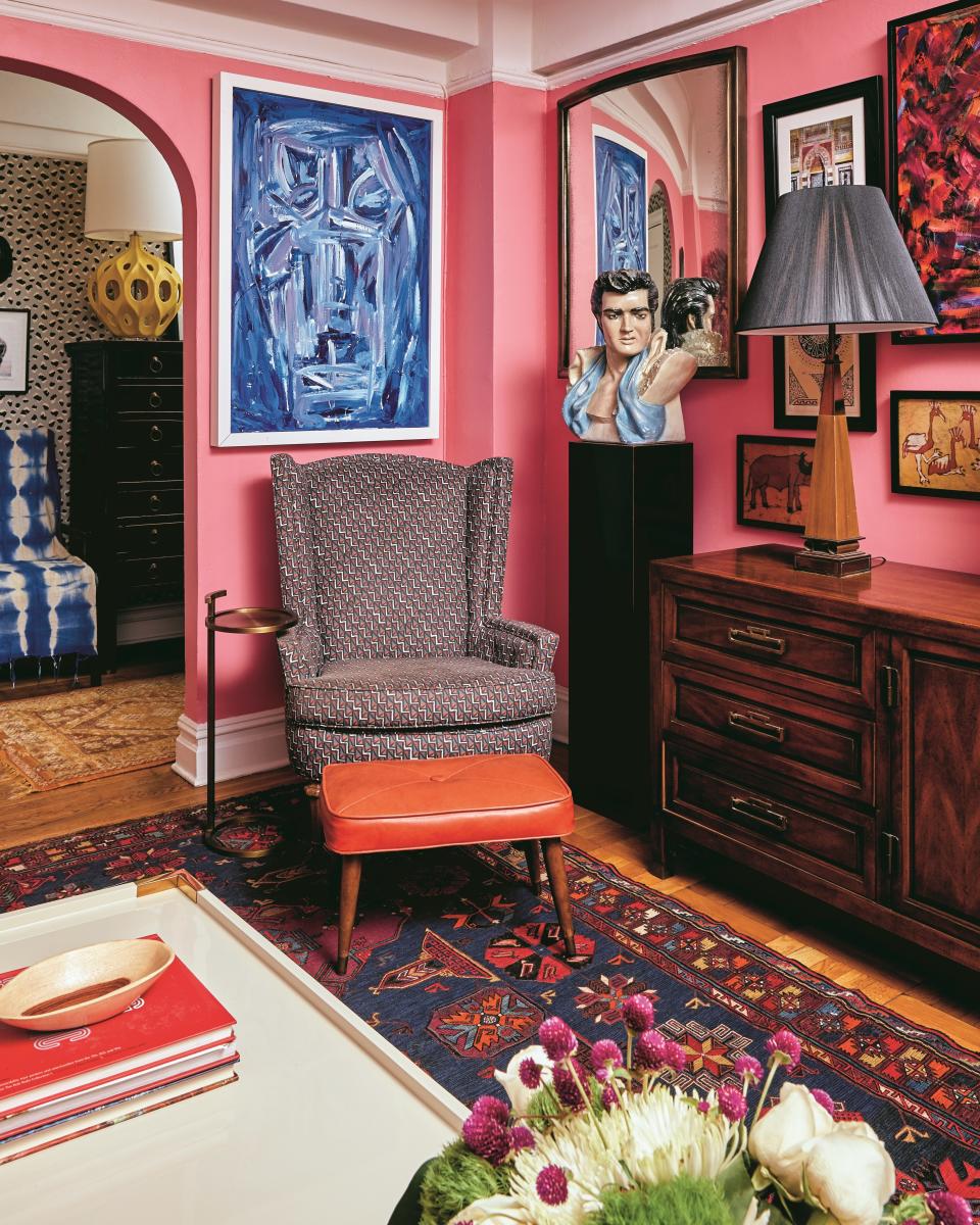 Interior and textile designer Anthony Gianacakos is known for his "colorful and livable choices." So when Alison, the owner of this space, needed a refresh to her apartment on Manhattan's Upper West Side, he was the go-to person to fill the space with a mood and plenty of color.