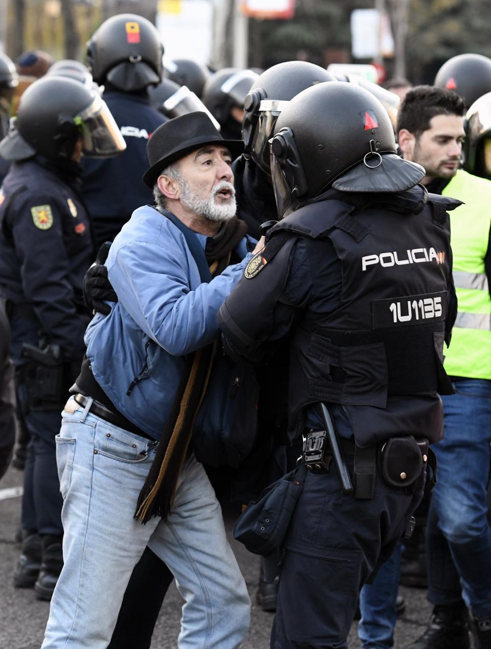 <p>Los taxistas madrileños cumplen su primera semana de huelga.<br>Foto: EFE/Víctor Lerena </p>