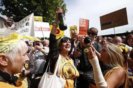 Anti-fracking protesters celebrate a rejected fracking planning application during a demonstration outside County Hall in Preston, Britain June 29, 2015. REUTERS/Andrew Yates