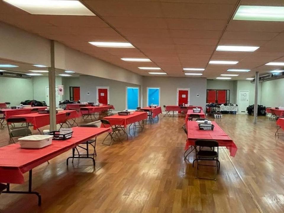 A warming centre in Nanaimo, B.C., that has served up to 100 people a day since mid-December has had to close after running out of funding. (Risebridge/Facebook - image credit)