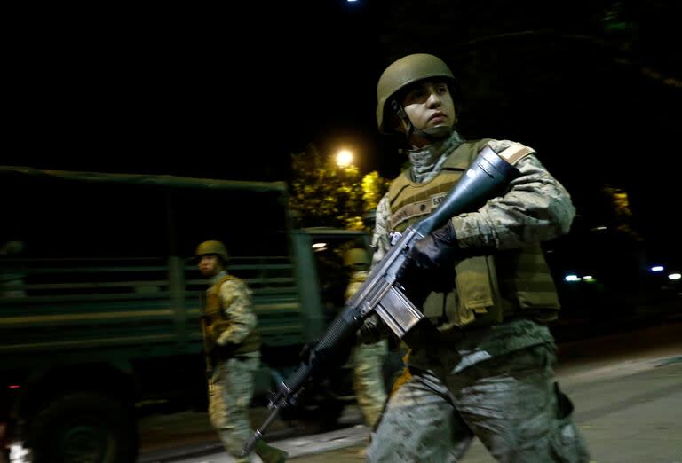 Militares durante un patrullaje en Santiago (Archivo)