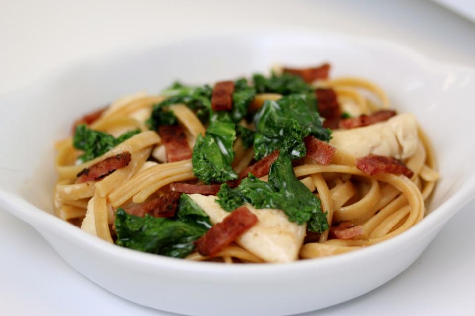 Whole Wheat Pasta with Kale & Tomato Pesto