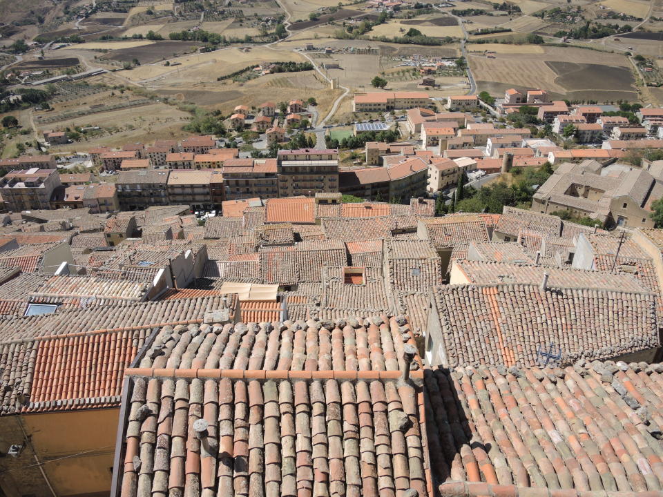 Las casas por un euro son una realidad, una estrategia local para animar viejas comunidades moribundas, además de rescatar su patrimonio arquitectónico. (Foto: Lena Klimkeit/picture alliance via Getty Images)