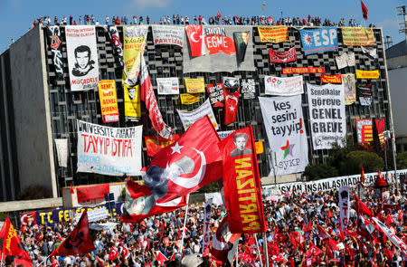 FILE PHOTO: Protesters gather during a demonstration at Taksim Square in Istanbul, Turkey, June 9, 2013. REUTERS/Murad Sezer/File Photo