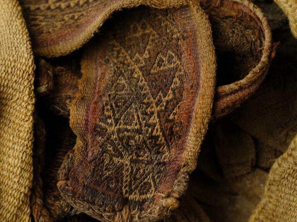 Decorative fabric adorning one of the mummies. /© M.Giersz, ed. K. Kowalewski