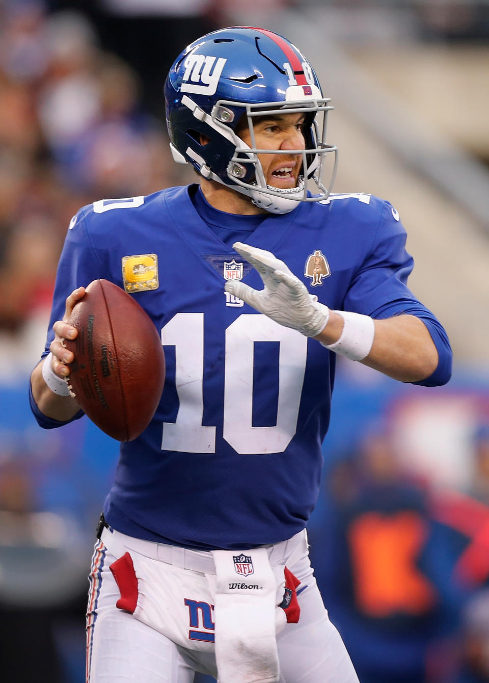 EAST RUTHERFORD, NJ - NOVEMBER 18:  (NEW YORK DAILIES OUT)   Eli Manning #10 of the New York Giants in action against the Tampa Bay Buccaneers on November 18, 2018 at MetLife Stadium in East Rutherford, New Jersey. The Giants defeated the Buccaneers 38-35.  (Photo by Jim McIsaac/Getty Images)