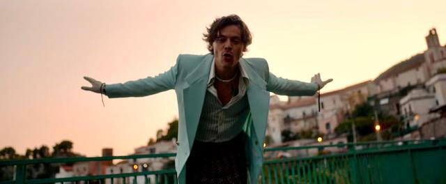 PAUSE Highlights: The Style Evolution of Harry Styles – PAUSE