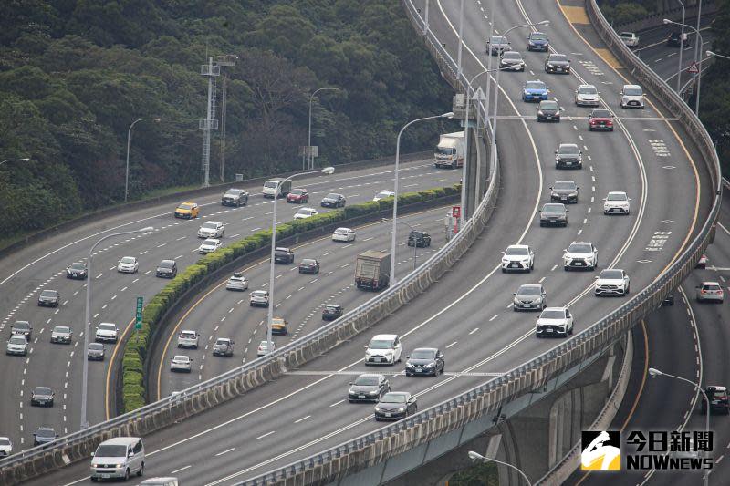 ▲國道高速公路車潮。（圖／記者葉政勳攝）