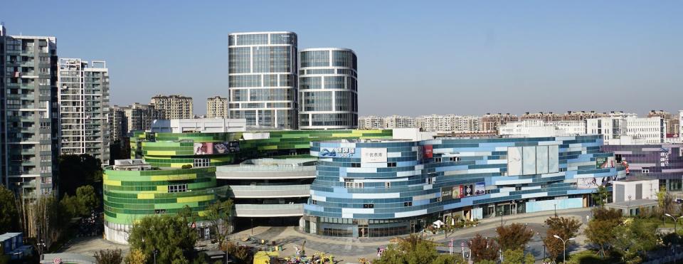 The Oasis (blue building) is one of some 6,700 shopping malls in Chinese cities. Hundreds of new centers open yearly. John Rennie Short, <a href="http://creativecommons.org/licenses/by-nd/4.0/" rel="nofollow noopener" target="_blank" data-ylk="slk:CC BY-ND;elm:context_link;itc:0;sec:content-canvas" class="link ">CC BY-ND</a>