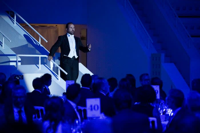 El tenor Marc Sala en los premios La Vanguardia