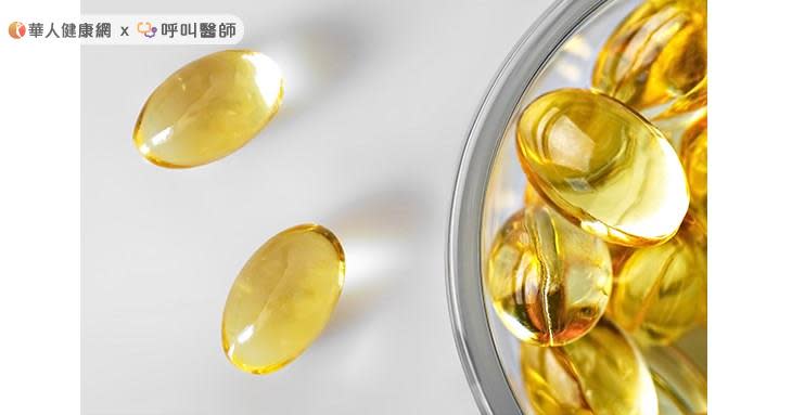 Omega-3脂肪酸是合成荷爾蒙的前驅物，深海魚類如鮭魚具有Omega-3不飽合脂肪酸，具有抗氧化能力，能減少自由基攻擊細胞，避免造成細胞老化，以減少發生卵巢濾泡閉鎖。