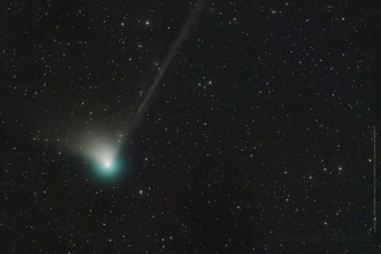Foto proporcionada por Dan Bartlett que muestra el cometa C/2022 E3 (ZTF) el 19 de diciembre de 2022. Según la NASA, visitó por última vez durante la época de los neandertales. Se espera que se acerque a 42 millones de kilómetros (26 millones de millas) de la Tierra el 1 de febrero de 2023 (Dan Bartlett vía AP)