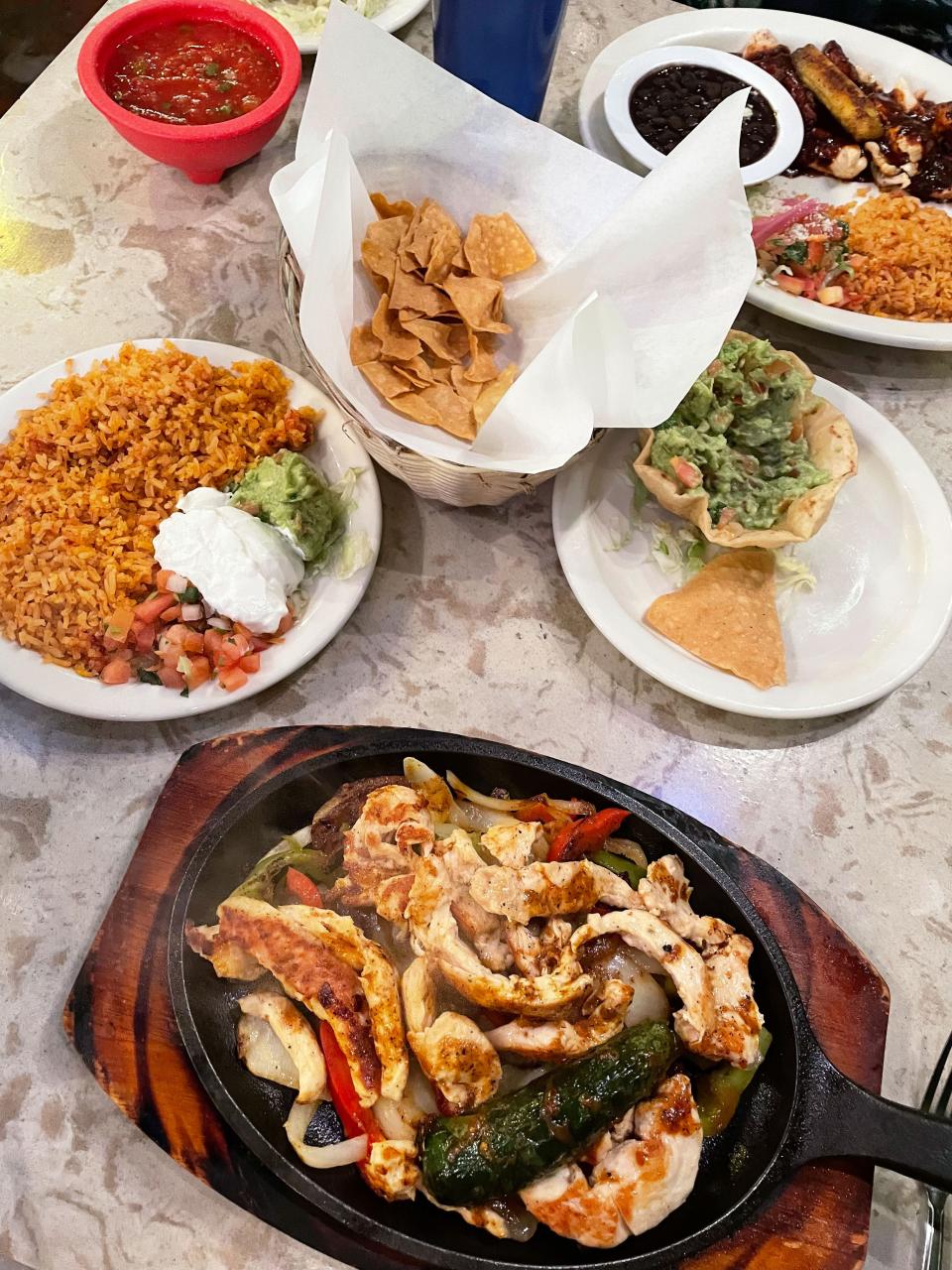 chicken fajita from Rio Azul Mexican Bar & Grill in palm springs california, table with plates on it