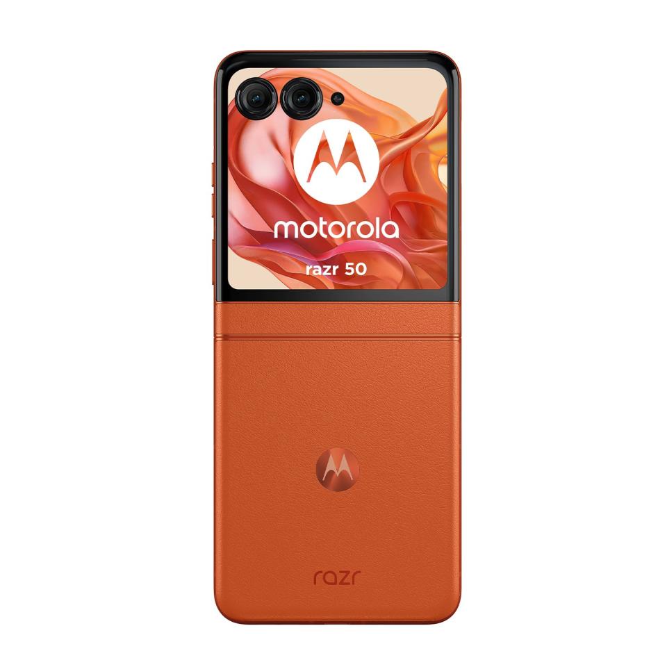 <p>Alleged leaked product images of Motorola’s 2024 foldable phone.</p> 