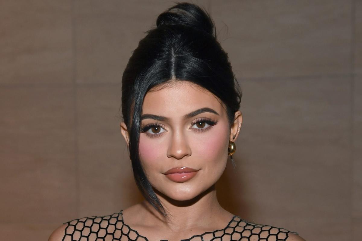 Kylie Jenner Looks Like a Retro Barbie With New Bangs