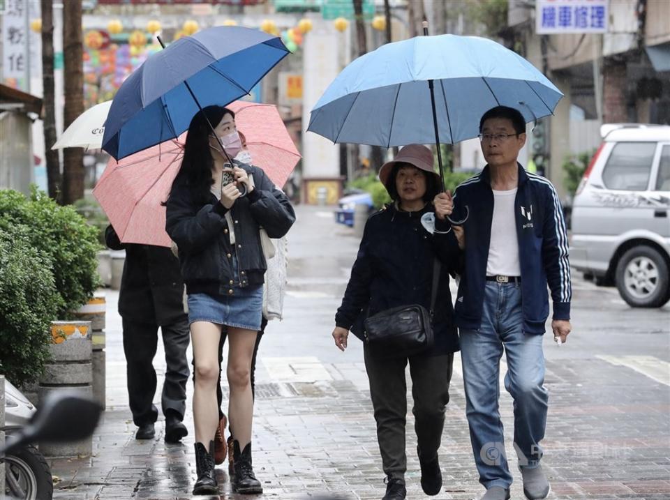 氣象局今天表示，未來一周將有2波鋒面報到，周三（5日）有一波鋒面通過，北部、東半部地區及中南部山區，白天會有局部短暫雨；周六、下周日（8、9日）預估將有另一波鋒面影響北部及東半部。（中央社資料照）