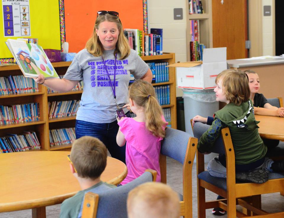 Librarian Christina Edwards reads to children on the first day of school at B.L. Miller Elementary on Thursday, Aug. 17, 2023.