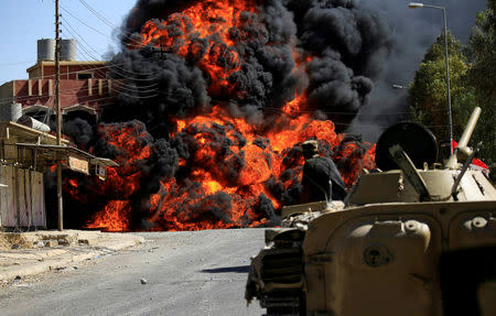 FILE PHOTO: Smoke rises during clashes between joint troops of Iraqi army and Shi'ite Popular Mobilization Forces (PMF) against the Islamic State militants in Tal Afar, Iraq, August 26, 2017. REUTERS/Thaier Al-Sudani/File Photo