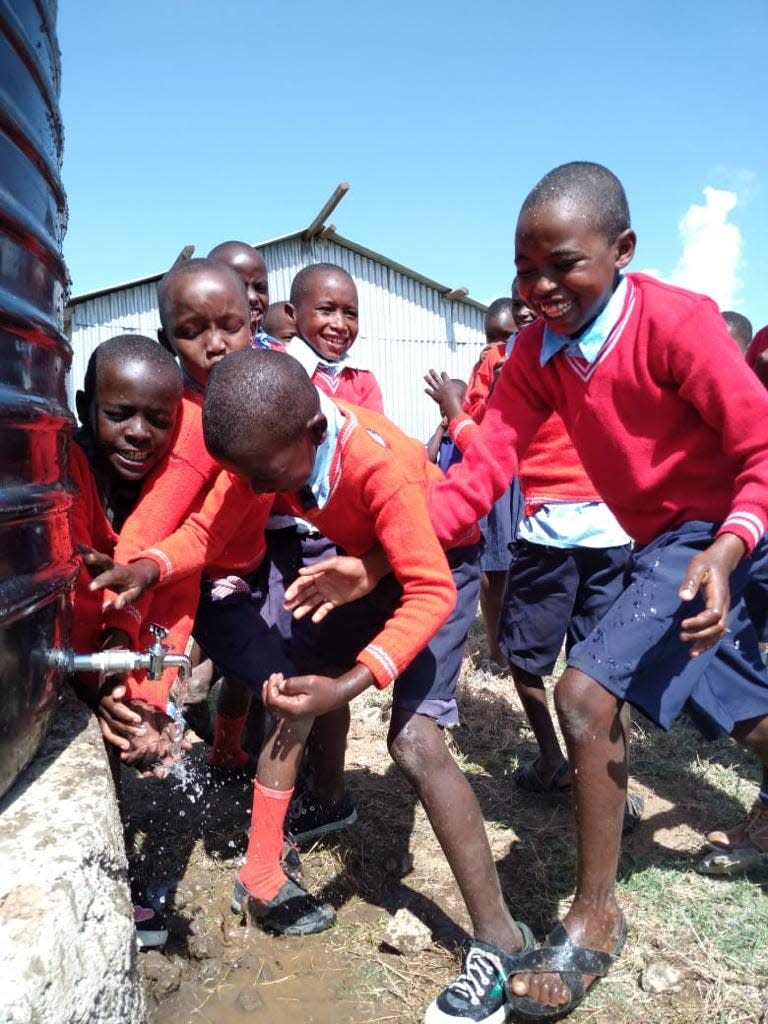 The first project undertaken by the future Olalashe founders, the Naisula spring water pipeline, would serve the 200 students of the Naisula Primary School, but also the Majimoto villagers who live along the waterline.