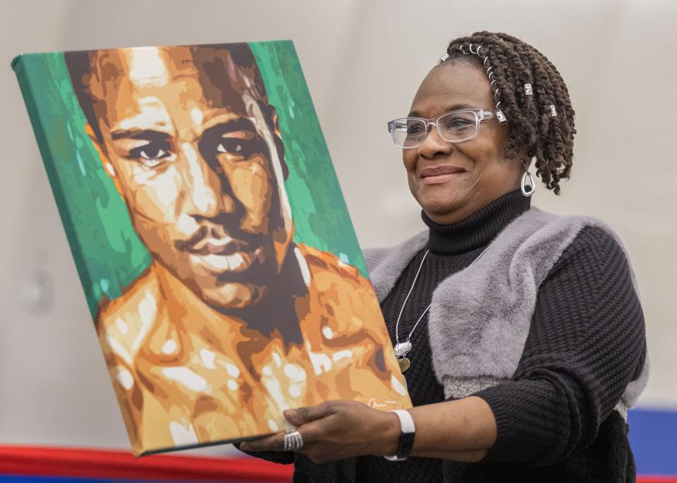 Rhonda Conner, daughter of the late boxer Marion Conner, a Canton native, receives a portrait Saturday night of her father during a ceremony at the Brawl at the Hall of Fame Village.