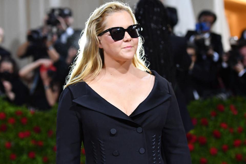 US actress and comedian Amy Schumer arrives for the 2022 Met Gala at the Metropolitan Museum of Art on May 2, 2022, in New York. - The Gala raises money for the Metropolitan Museum of Art&#39;s Costume Institute. The Gala&#39;s 2022 theme is &quot;In America: An Anthology of Fashion&quot;.