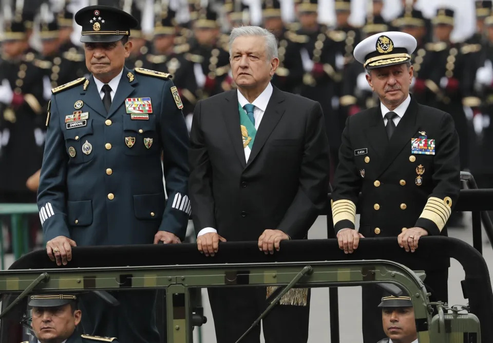 ARCHIVO - En esta fotografía de archivo del 16 de septiembre de 2019, el presidente mexicano Andrés