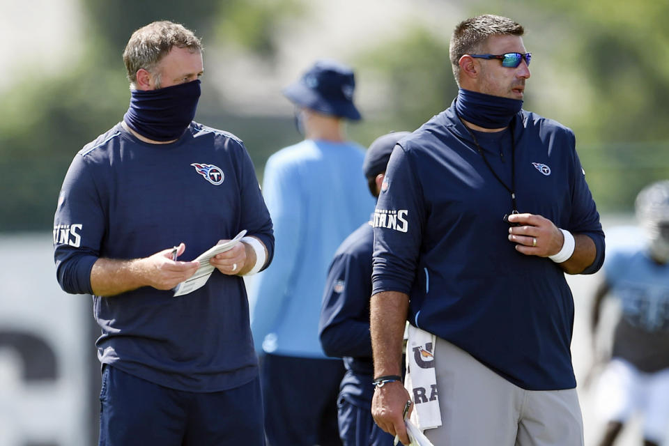 Titans outside linebackers coach Shane Bowen, left, and head coach Mike Vrabel watch players.