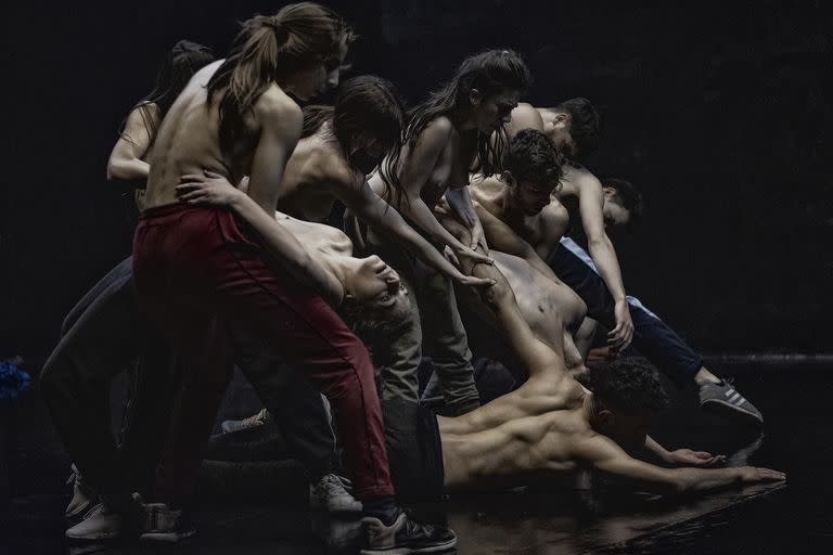 La compañía de danza de David Señoran en "La sombra de una nube"