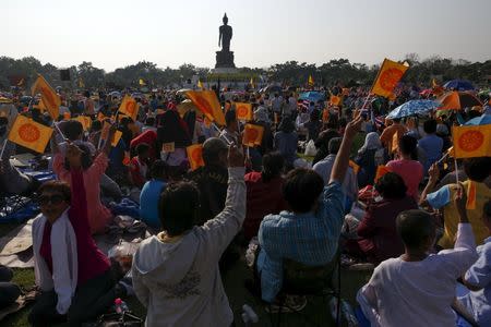 Buddhists take part in a protest against state interference in religious affairs at a temple in Nakhon Pathom province on the outskirts of Bangkok, Thailand, February 15, 2016. REUTERS/Athit Perawongmetha