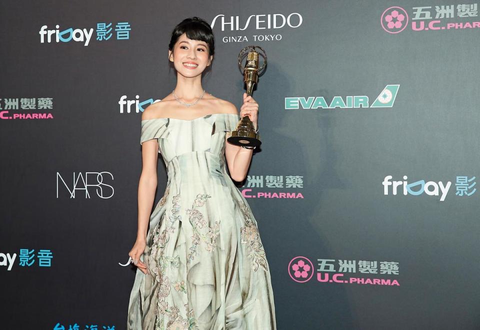 連俞涵以《一把青》摘下第51屆金鐘獎最佳新進演員獎，當時她在台上致詞落落大方，其實台下已經吐了不曉得多少次。