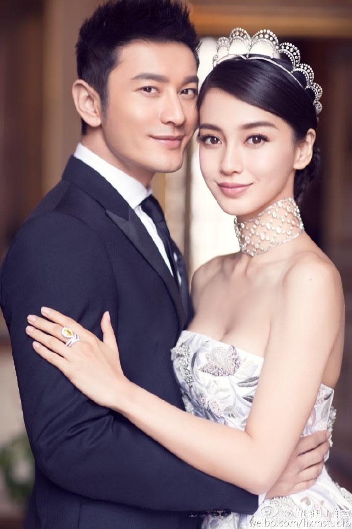 黃曉明、Angelababy（楊穎）世紀婚禮今晚登場，浪漫婚紗照一早曝光，一幕夫婦在巴黎鐵塔相吻的畫面令人印象深刻，不僅甜蜜無比，在氣球點綴下更增添了兩小無猜感。