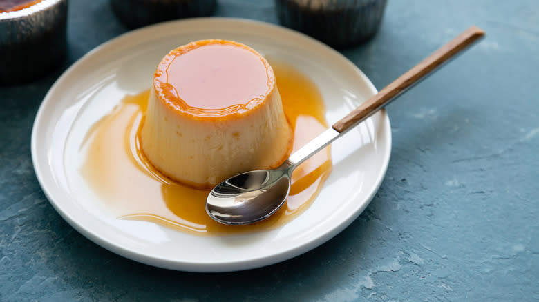 flan, milk and egg dessert