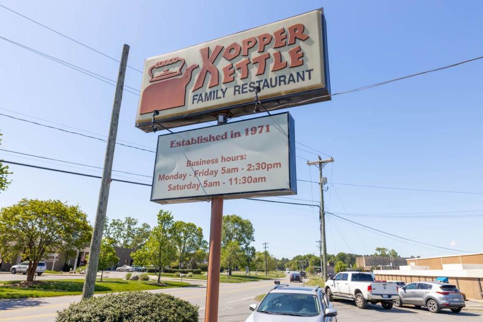 Το Kopper Kettle Family Restaurant βρίσκεται στην οδό 11000 Nations Ford Road στο Pineville.