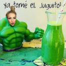 Y mostrando que es seguidora de jugos verdes.