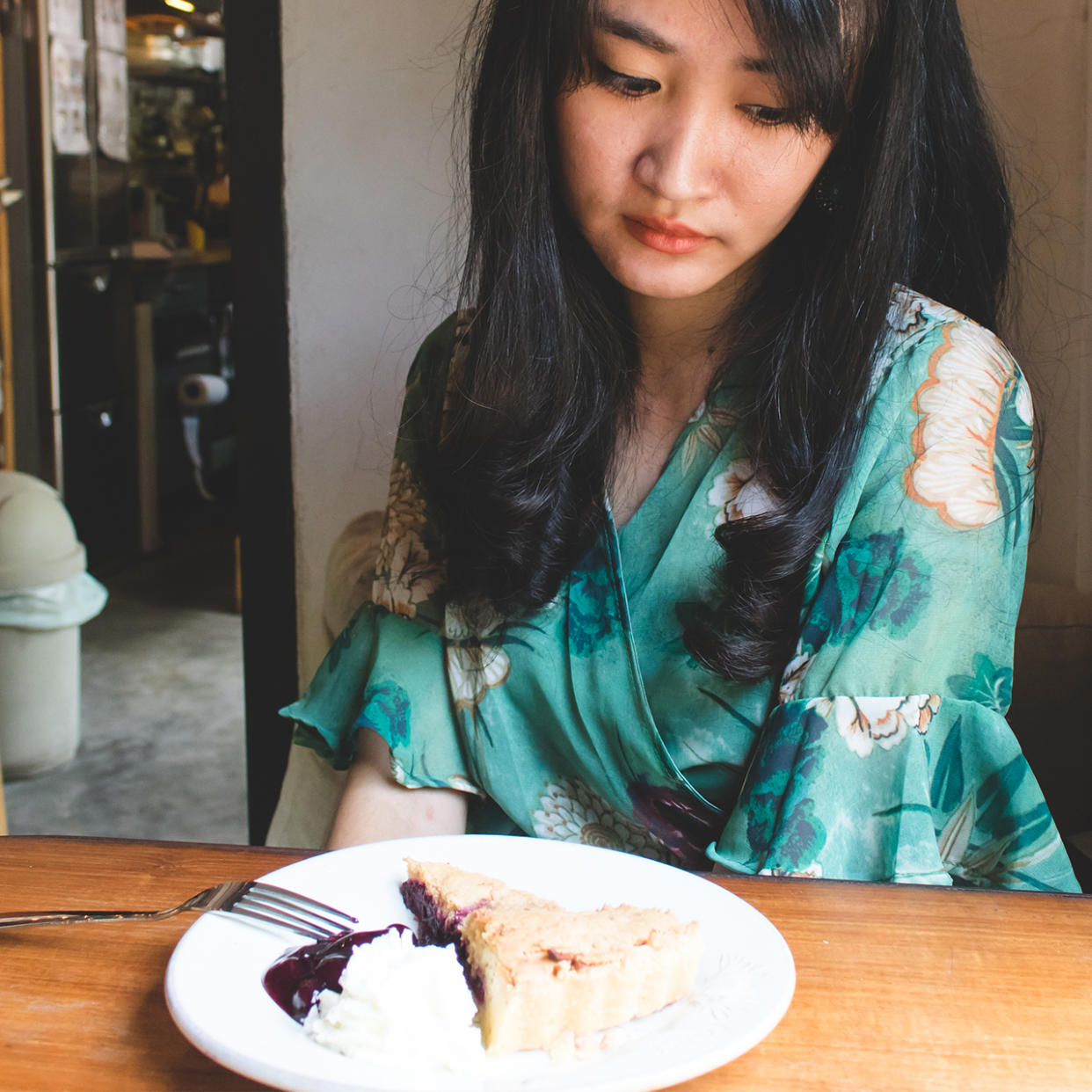 woman looking disappointed about her food