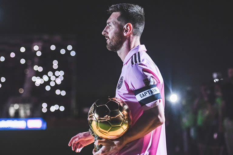 Lionel Messi presenta su octavo Balón de Oro ante los hinchas de Inter Miami, que agotaron los abonos para ver al equipo en la temporada regular de la MLS