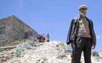 A tribal gunman of the Popular Resistance Committees -- loyal to fugitive Yemeni President Abedrabbo Mansour Hadi -- stands guard on the outskirts of Taez province on May 3, 2015