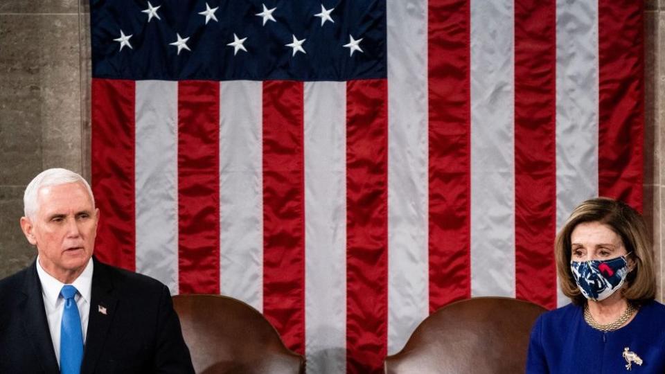 Mike Pence, vicepresidente, y Nancy Pelosi, presidenta de la Cámara de Representantes del Congreso.